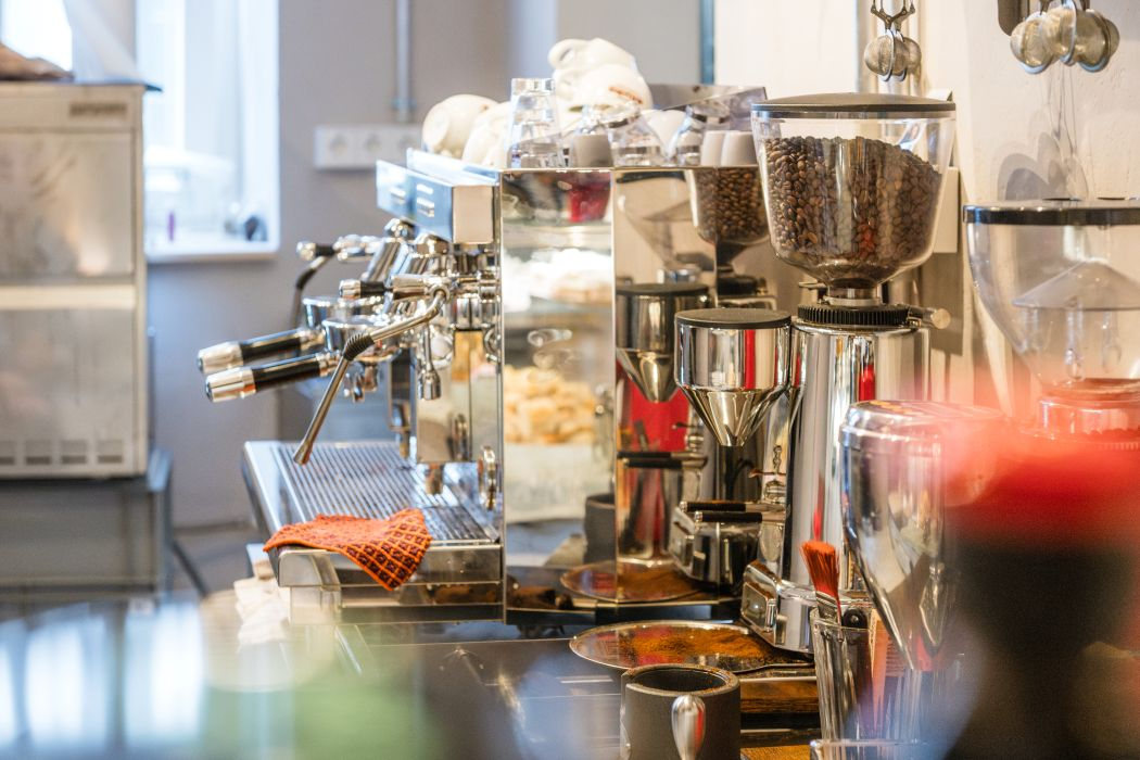 Espressomaschine und Tresen im Bistro des Zuckerspeichers